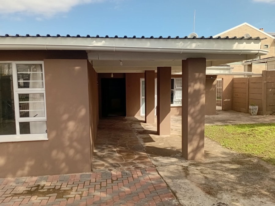 To Let 3 Bedroom Property for Rent in Beacon Bay Eastern Cape